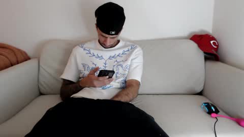 Snapshot of papijakey chatting on December 12, 10:52 pm -- New Videos Down Below online show from December 12, 10:52 pm