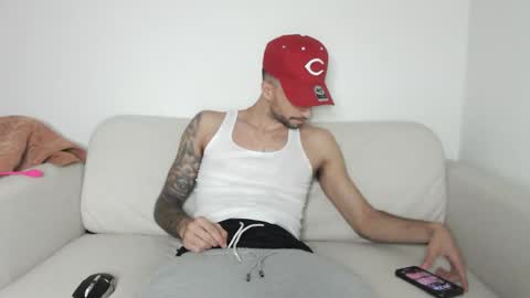 Snapshot of papijakey chatting on January 17, 3:23 am -- New Videos Down Below online show from January 17, 3:23 am