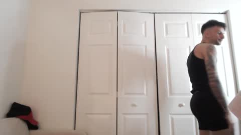 Snapshot of papijakey chatting on February 15, 10:31 pm -- New Videos Down Below online show from February 15, 10:31 pm