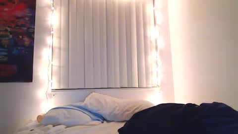 Snapshot of papijakey chatting on March 5, 2:25 am -- New Videos Down Below online show from March 5, 2:25 am