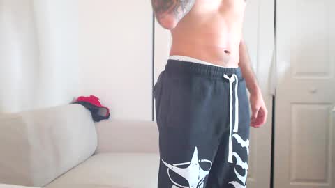 Snapshot of papijakey chatting on March 9, 12:21 am -- New Videos Down Below online show from March 9, 12:21 am