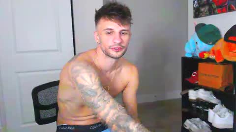 Snapshot of papijakey chatting on October 3, 1:02 am -- New Videos Down Below online show from October 3, 1:02 am