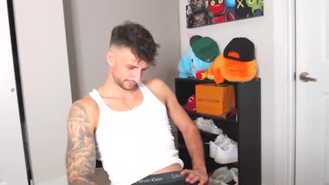 Snapshot of papijakey chatting on October 3, 11:57 pm -- New Videos Down Below online show from October 3, 11:57 pm