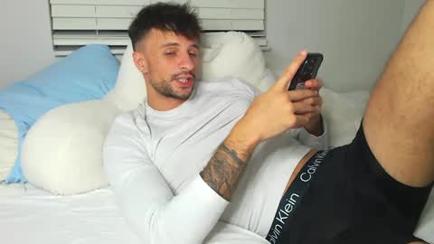 Snapshot of papijakey chatting on October 8, 3:59 am -- New Videos Down Below online show from October 8, 3:59 am