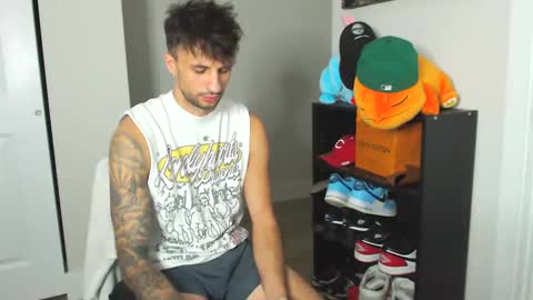 Snapshot of papijakey chatting on October 23, 12:43 am -- New Videos Down Below online show from October 23, 12:43 am