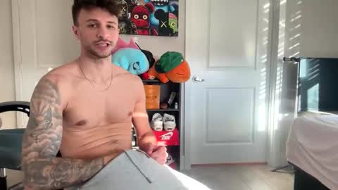 Snapshot of papijakey chatting on November 16, 9:09 pm -- New Videos Down Below online show from November 16, 9:09 pm