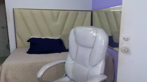 Amy and my doll online show from December 31, 7:10 am