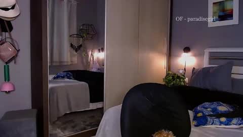 Snapshot of paradisegirl_ chatting on December 29, 10:36 pm My alter ego Betinna Flowers - a tattooed Miss - Are you missing me come in here - online show from December 29, 10:36 pm