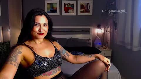 Snapshot of paradisegirl_ chatting on January 6, 9:43 pm My alter ego Betinna Flowers - a tattooed Miss - Are you missing me come in here - online show from January 6, 9:43 pm