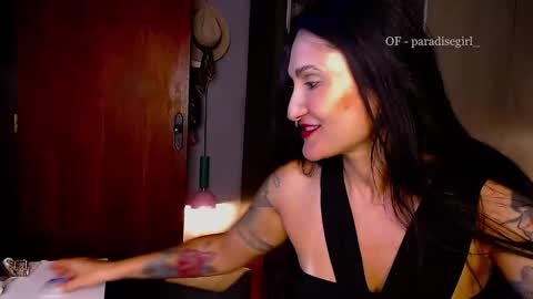 Snapshot of paradisegirl_ chatting on January 14, 10:34 pm My alter ego Betinna Flowers - a tattooed Miss - Are you missing me come in here - online show from January 14, 10:34 pm