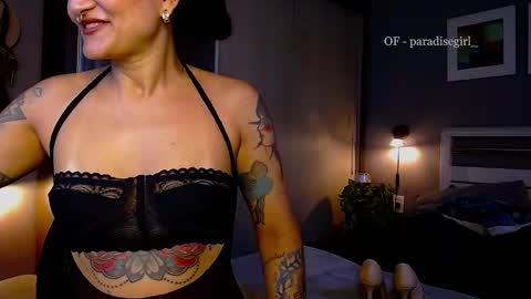 Snapshot of paradisegirl_ chatting on January 22, 9:10 pm My alter ego Betinna Flowers - a tattooed Miss - Are you missing me come in here - online show from January 22, 9:10 pm