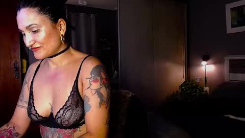 Snapshot of paradisegirl_ chatting on January 26, 9:40 pm My alter ego Betinna Flowers - a tattooed Miss - Are you missing me come in here - online show from January 26, 9:40 pm