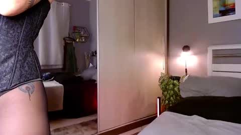 Snapshot of paradisegirl_ chatting on March 8, 9:18 pm My alter ego Betinna Flowers - a tattooed Miss - Are you missing me come in here - online show from March 8, 9:18 pm