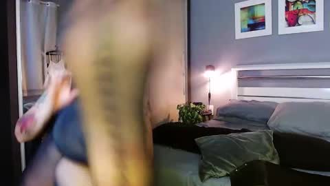 Snapshot of paradisegirl_ chatting on October 15, 5:57 pm My alter ego Betinna Flowers - a tattooed Miss - Are you missing me come in here - online show from October 15, 5:57 pm