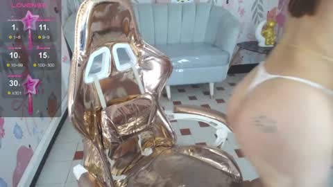 Snapshot of paris09_v chatting on January 16, 6:25 am PARIS online show from January 16, 6:25 am