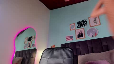 Snapshot of parisfox_ chatting on January 9, 10:41 pm PARIS online show from January 9, 10:41 pm