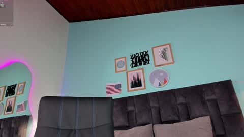 Snapshot of parisfox_ chatting on January 17, 11:51 pm PARIS online show from January 17, 11:51 pm