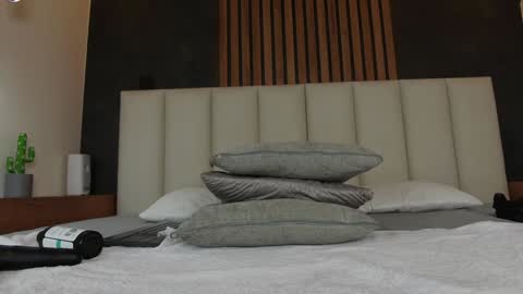 Snapshot of parisfox_ chatting on February 4, 11:27 pm PARIS online show from February 4, 11:27 pm