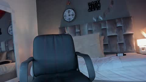 Snapshot of parisfox_ chatting on February 5, 10:44 pm PARIS online show from February 5, 10:44 pm