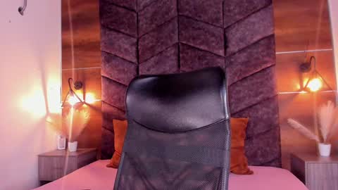 Snapshot of parisfox_ chatting on February 7, 7:27 pm PARIS online show from February 7, 7:27 pm