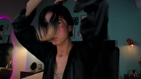 Snapshot of parisfox_ chatting on February 12, 1:41 am PARIS online show from February 12, 1:41 am