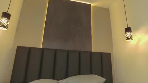 Snapshot of parisfox_ chatting on February 17, 11:09 pm PARIS online show from February 17, 11:09 pm