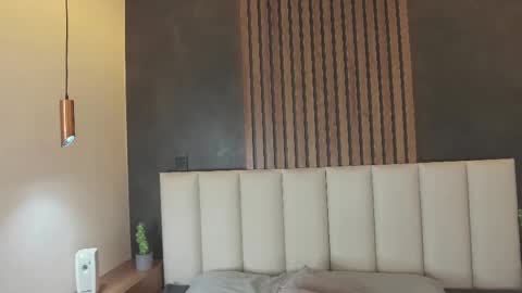 Snapshot of parisfox_ chatting on February 21, 10:59 pm PARIS online show from February 21, 10:59 pm