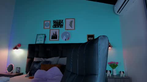 Snapshot of parisfox_ chatting on March 8, 10:34 pm PARIS online show from March 8, 10:34 pm