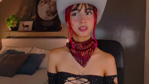 Snapshot of parisfox_ chatting on October 28, 8:33 pm PARIS online show from October 28, 8:33 pm