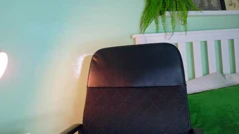 Snapshot of parisfox_ chatting on November 10, 7:46 pm PARIS online show from November 10, 7:46 pm