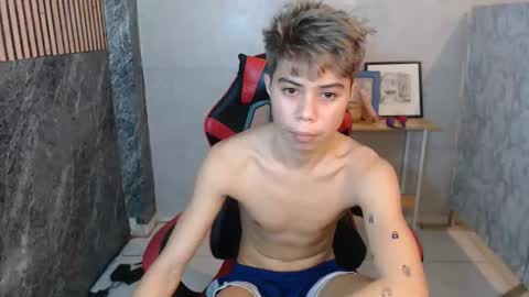 Snapshot of parkseo_yeon chatting on October 22, 6:35 am HENRY online show from October 22, 6:35 am