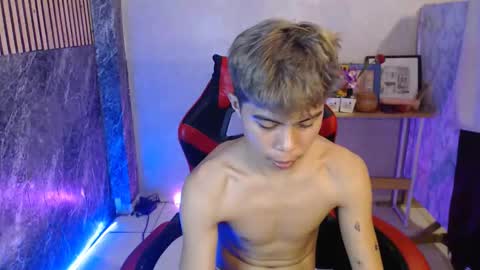 Snapshot of parkseo_yeon chatting on October 23, 4:28 pm HENRY online show from October 23, 4:28 pm