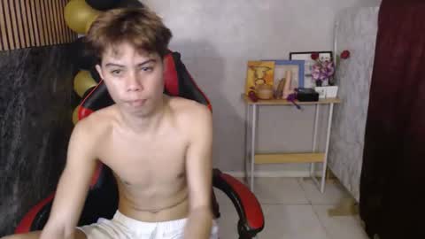 Snapshot of parkseo_yeon chatting on December 14, 7:47 am HENRY online show from December 14, 7:47 am