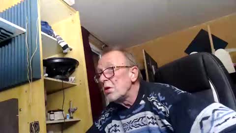 Snapshot of pascal88881 chatting on December 1, 7:36 pm pascal88881 online show from December 1, 7:36 pm