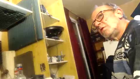 Snapshot of pascal88881 chatting on December 6, 7:01 pm pascal88881 online show from December 6, 7:01 pm