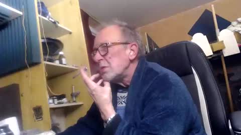 Snapshot of pascal88881 chatting on December 8, 8:20 am pascal88881 online show from December 8, 8:20 am