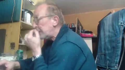 Snapshot of pascal88881 chatting on December 10, 8:51 am pascal88881 online show from December 10, 8:51 am