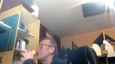 Snapshot of pascal88881 chatting on December 13, 10:45 pm pascal88881 online show from December 13, 10:45 pm