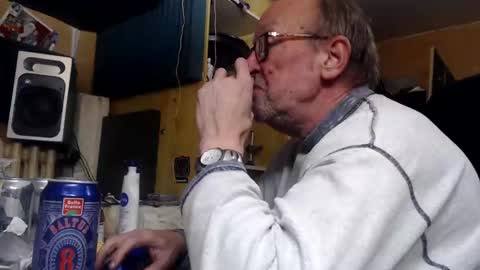 Snapshot of pascal88881 chatting on December 15, 10:26 pm pascal88881 online show from December 15, 10:26 pm