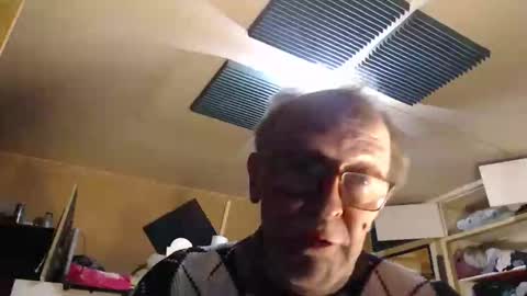 Snapshot of pascal88881 chatting on December 20, 7:50 pm pascal88881 online show from December 20, 7:50 pm