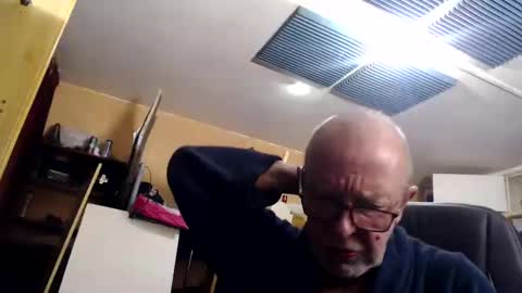 Snapshot of pascal88881 chatting on December 24, 8:22 am pascal88881 online show from December 24, 8:22 am