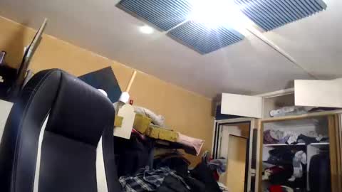 Snapshot of pascal88881 chatting on December 24, 11:28 am pascal88881 online show from December 24, 11:28 am