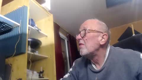 Snapshot of pascal88881 chatting on December 28, 12:04 am pascal88881 online show from December 28, 12:04 am