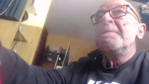 Snapshot of pascal88881 chatting on December 28, 7:01 pm pascal88881 online show from December 28, 7:01 pm