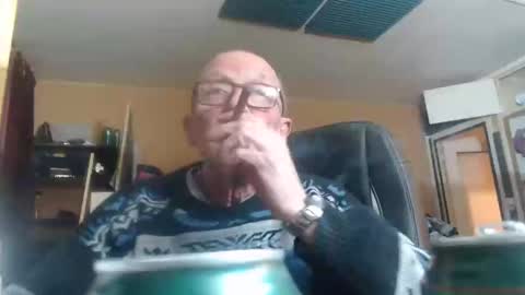 Snapshot of pascal88881 chatting on December 31, 6:57 pm pascal88881 online show from December 31, 6:57 pm