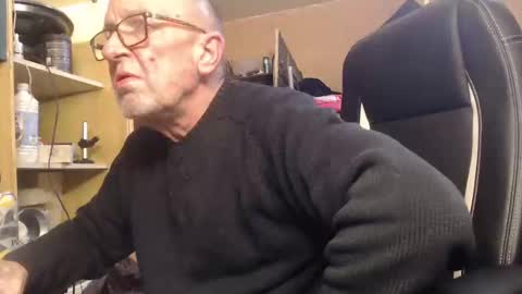 Snapshot of pascal88881 chatting on January 6, 9:52 am pascal88881 online show from January 6, 9:52 am