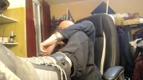 Snapshot of pascal88881 chatting on January 7, 12:20 pm pascal88881 online show from January 7, 12:20 pm