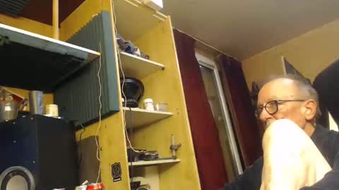 Snapshot of pascal88881 chatting on February 27, 2:54 pm pascal88881 online show from February 27, 2:54 pm