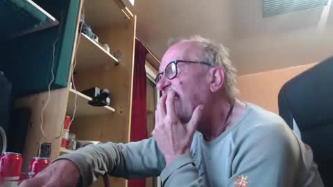 Snapshot of pascal88881 chatting on October 13, 10:37 am pascal88881 online show from October 13, 10:37 am