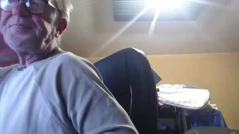 Snapshot of pascal88881 chatting on October 15, 9:09 am pascal88881 online show from October 15, 9:09 am